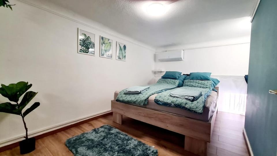 2 separate bedrooms and living room fully equipped with AC Apartment in Budapest