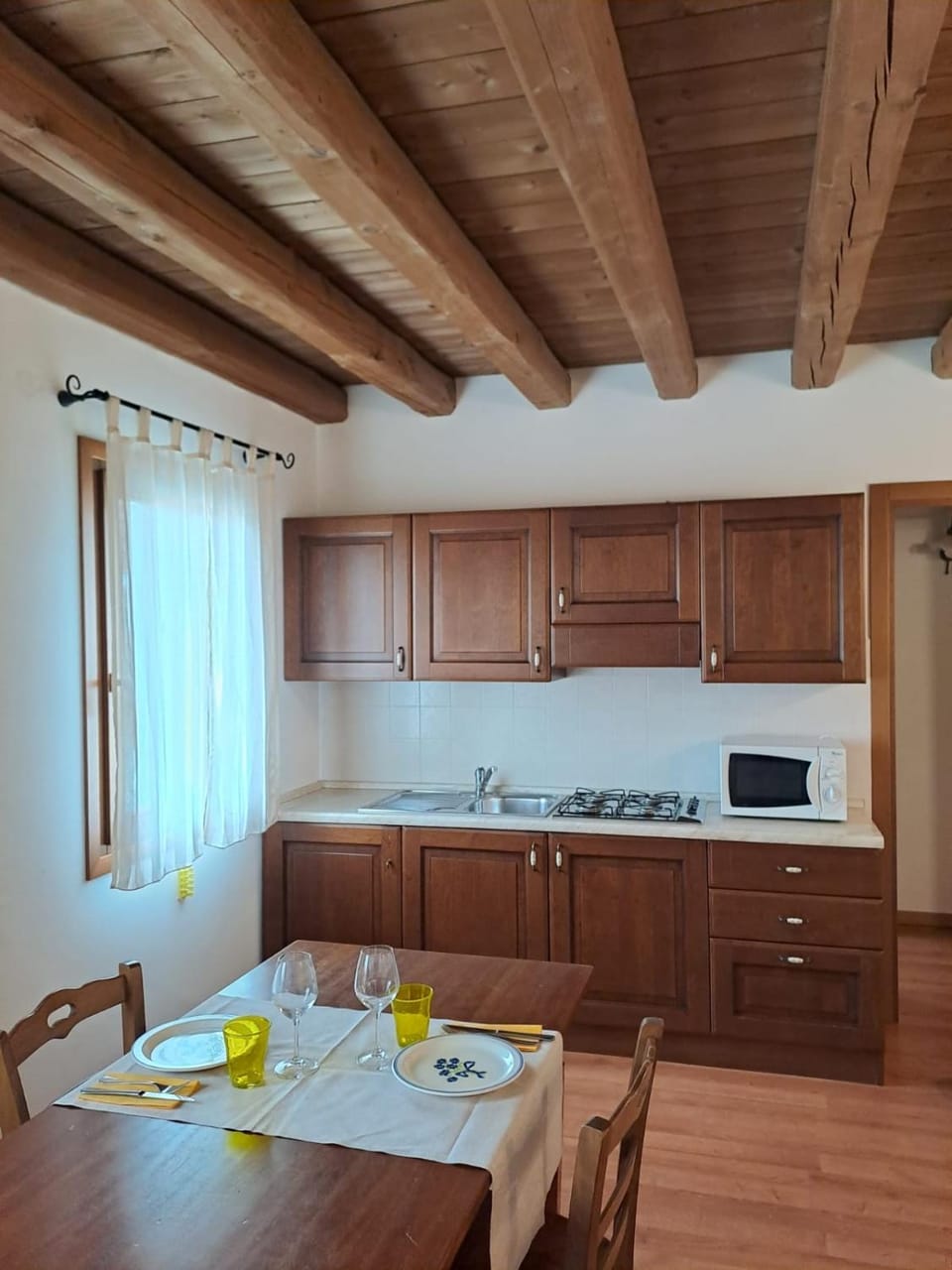 Kitchen or kitchenette, Dining area, pet friendly