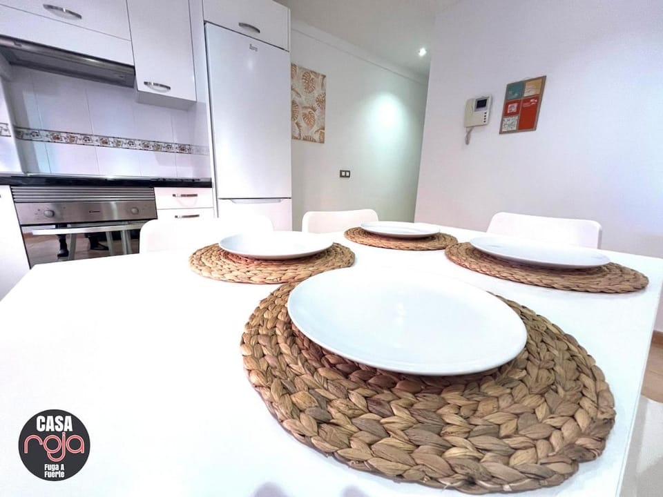 Kitchen or kitchenette, Dining area, oven