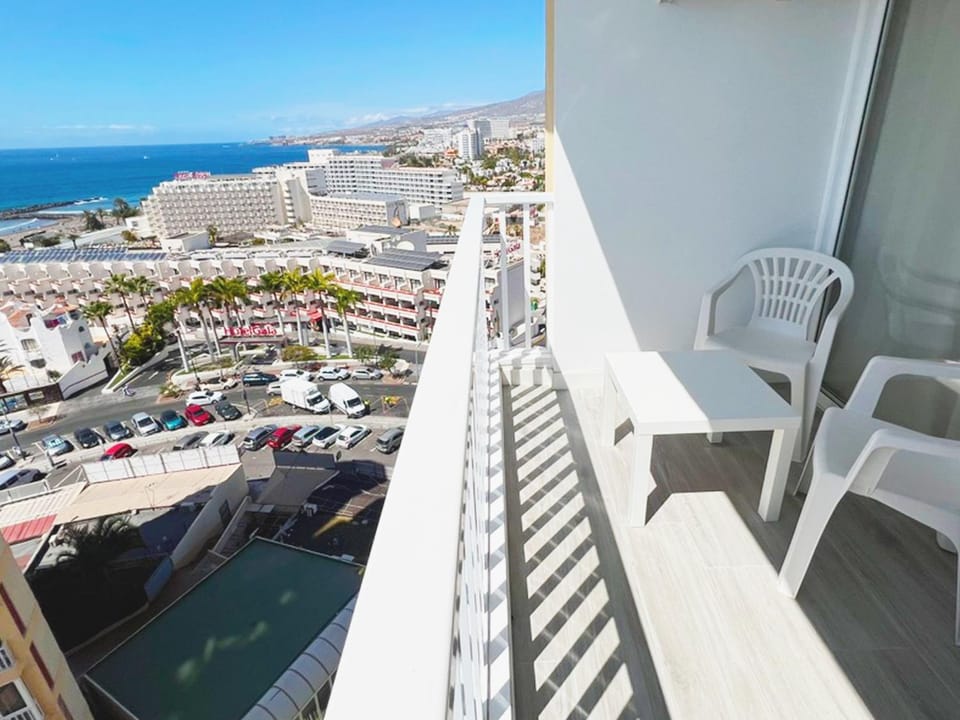 View (from property/room), Balcony/Terrace, Balcony/Terrace, Living room, Evening entertainment, Sea view, Location
