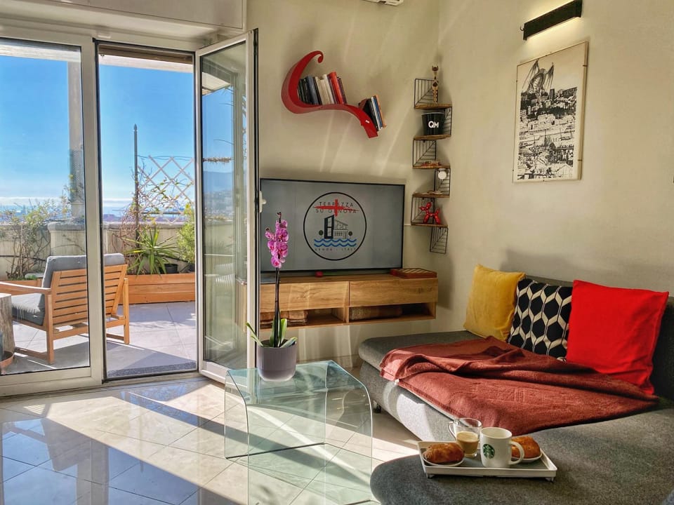 Patio, View (from property/room), Balcony/Terrace, Living room, Seating area