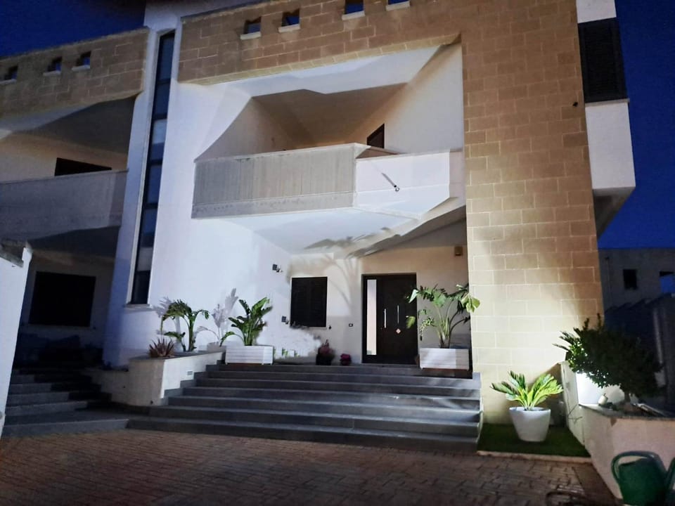 Property building, Facade/entrance