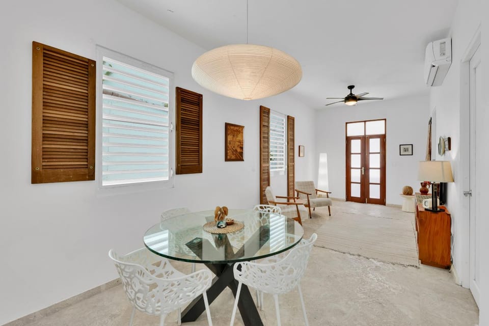 Seaside Caribbean Comfort - Between Beach and City Apartment in San Juan