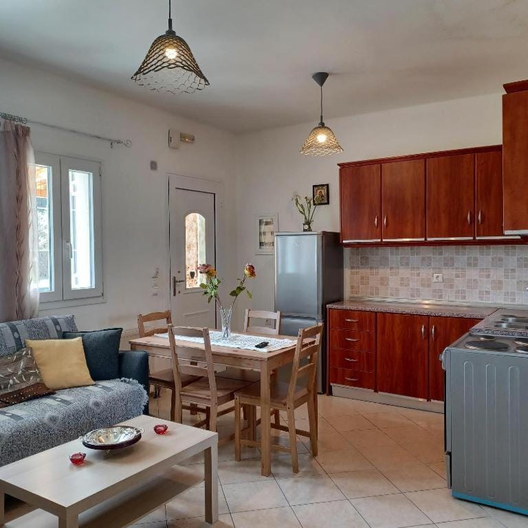 Kitchen or kitchenette, Living room, Dining area