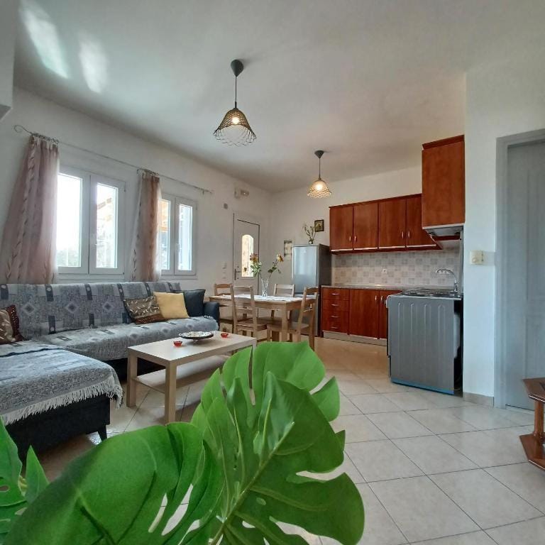 Kitchen or kitchenette, Living room