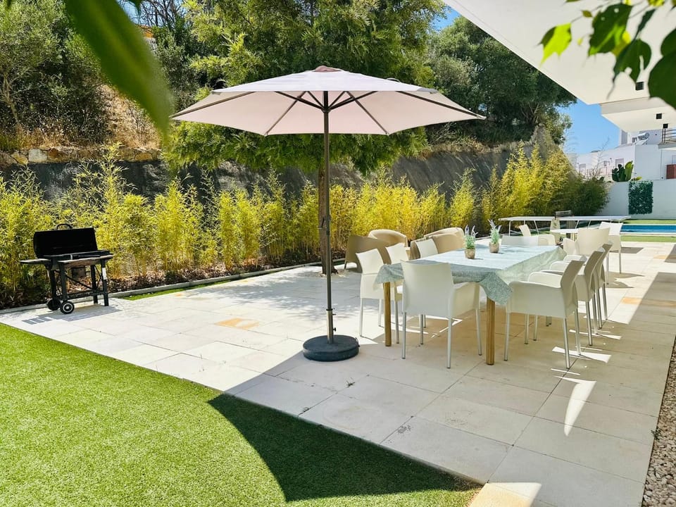 Patio, Day, Garden, Dining area, Garden view, Pool view, Swimming pool, sunbed