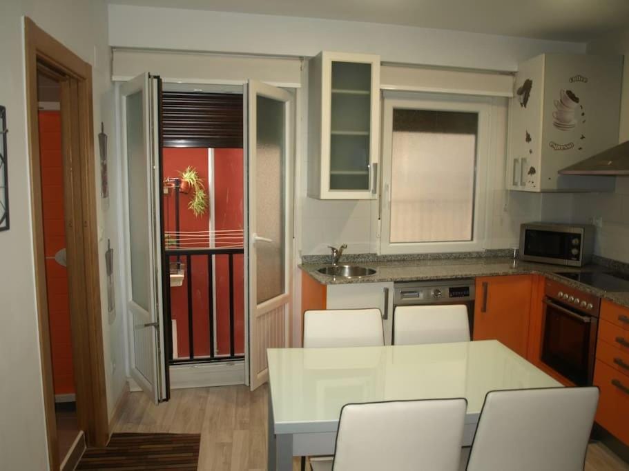 Kitchen or kitchenette, Living room, Seating area, Dining area, oven, pet friendly, stove