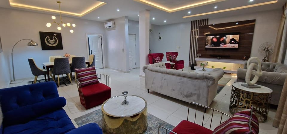 TV and multimedia, Living room, Photo of the whole room, Seating area, hair dresser
