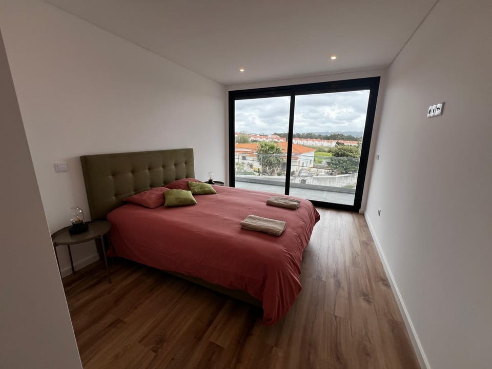 Modern spacious apartment with rooftop pool Apartment in Portugal
