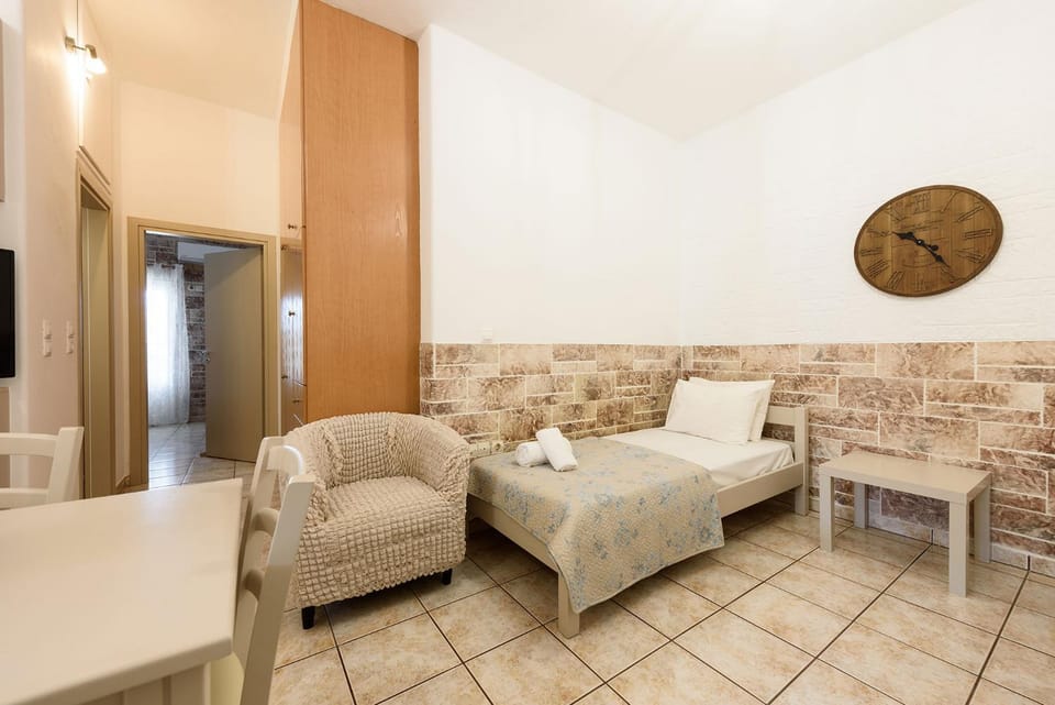 Bed, Photo of the whole room, Seating area, towels, wardrobe