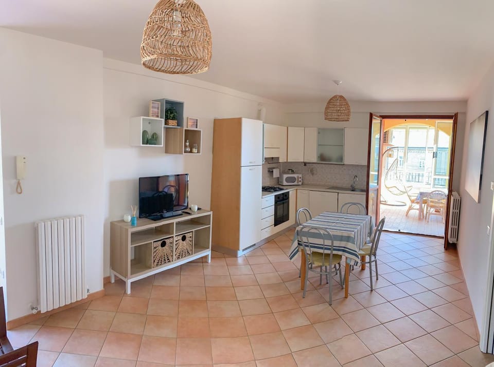 TV and multimedia, Kitchen or kitchenette, Living room, Seating area, Dining area, dishwasher, oven, stove