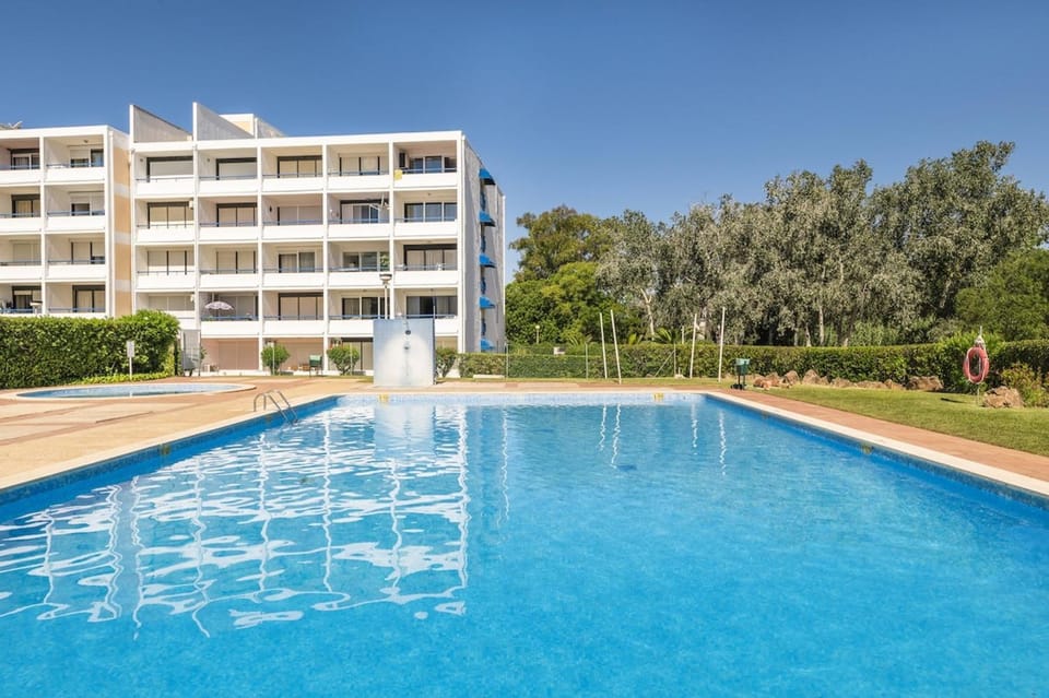 Family Holidays @ Caminho do Lago Apartment in Quarteira