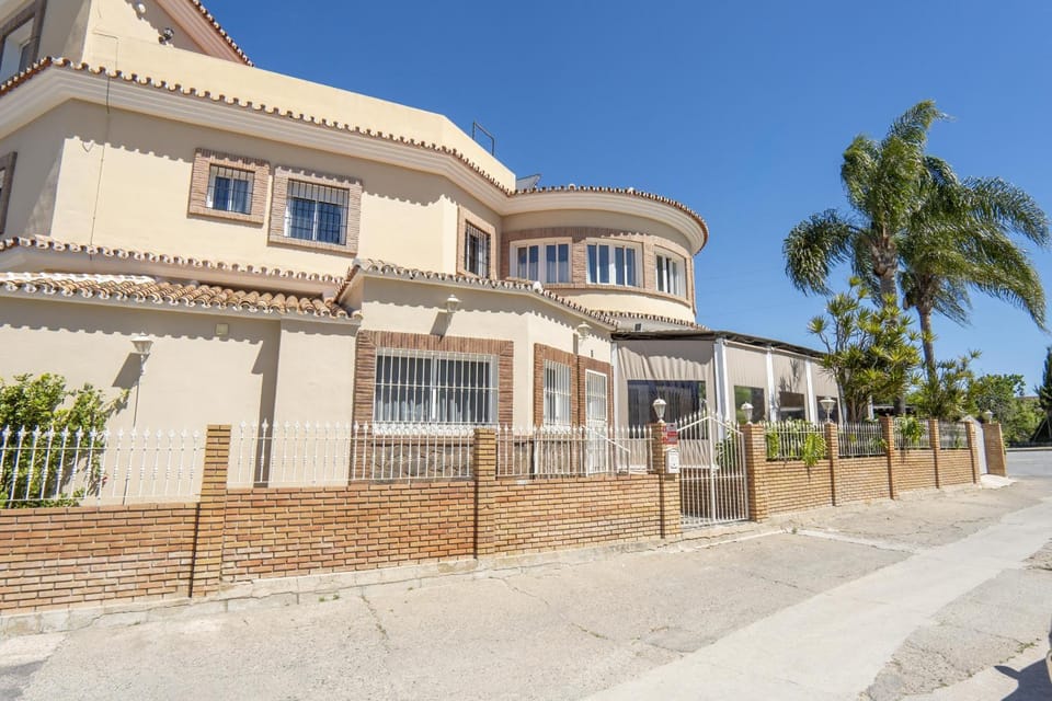 Property building, Facade/entrance, Off site