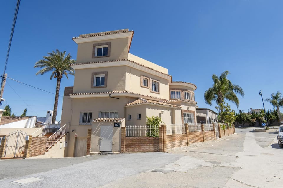 Property building, Facade/entrance, Off site