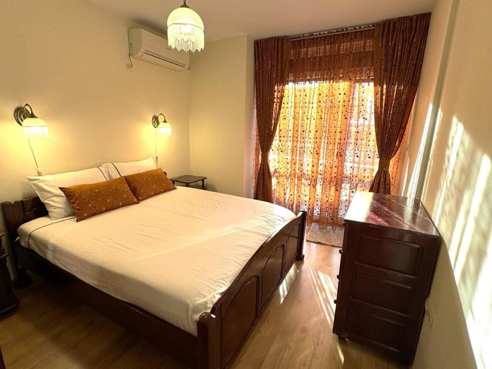 Bed, Photo of the whole room, Bedroom, air conditioner