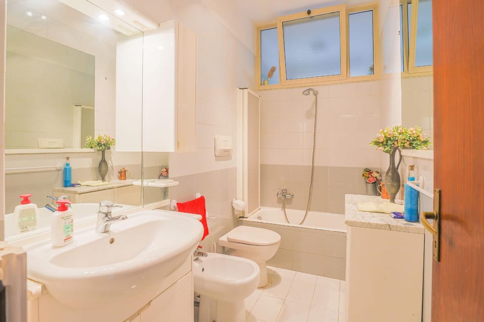 Shower, Toilet, Bathroom, Bath, towels