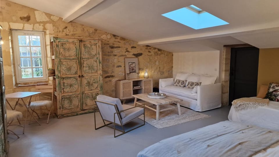 Photo of the whole room, Seating area, Bedroom