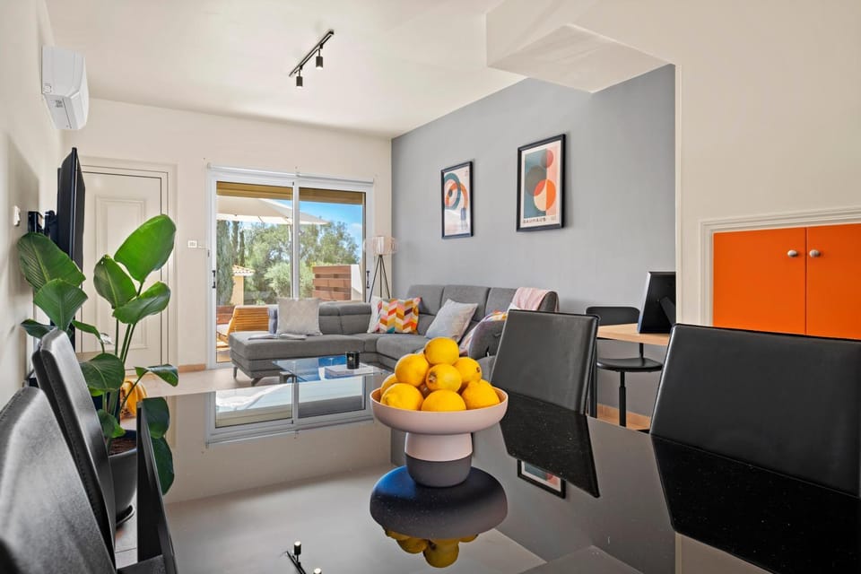 Orange Bliss Townhouse by Nomads House in Peyia