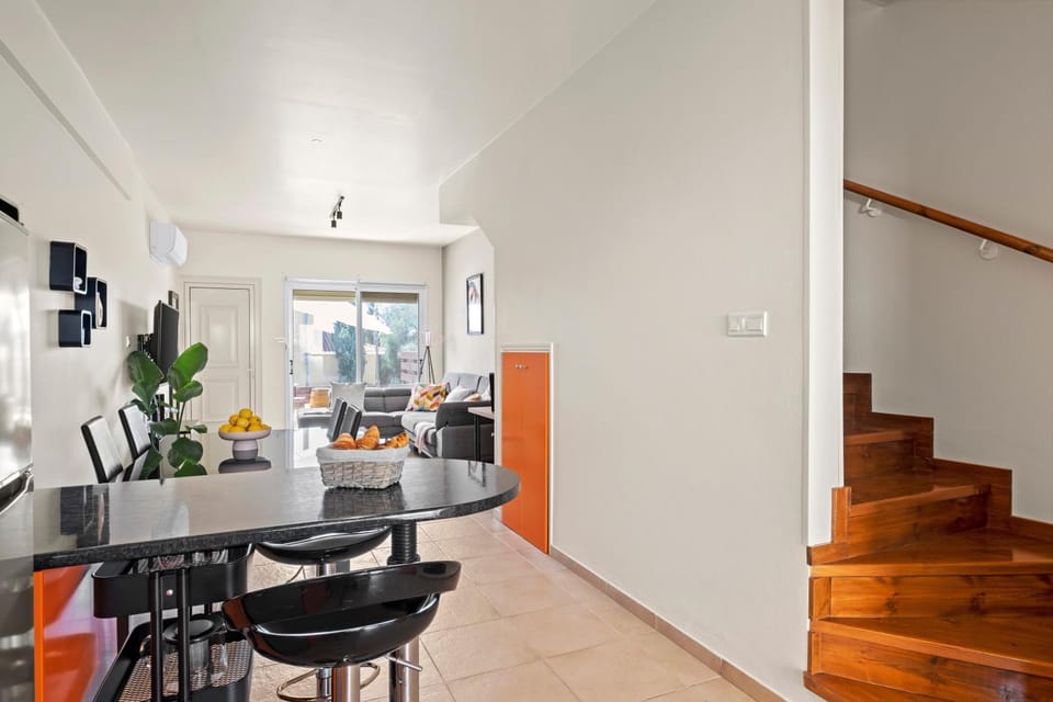 Orange Bliss Townhouse by Nomads House in Peyia