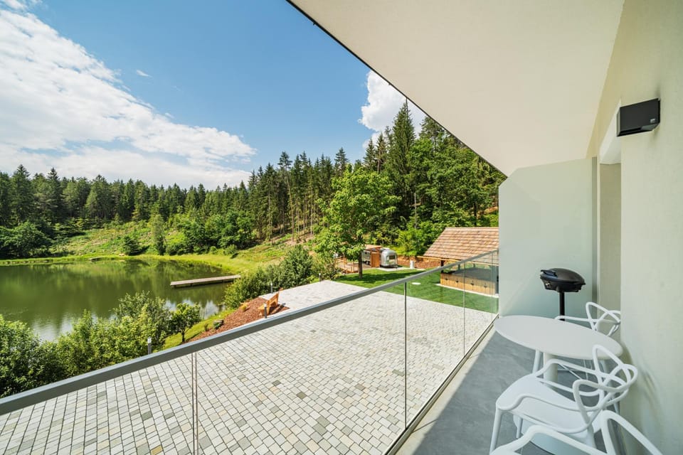 Natural landscape, BBQ facilities, Garden, View (from property/room), Balcony/Terrace, Garden view, Lake view