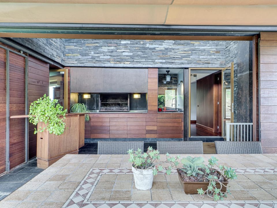 Patio, BBQ facilities