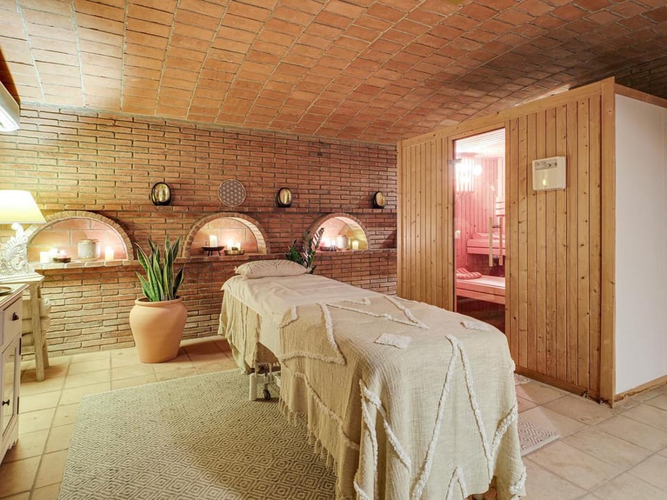 Massage, Sauna