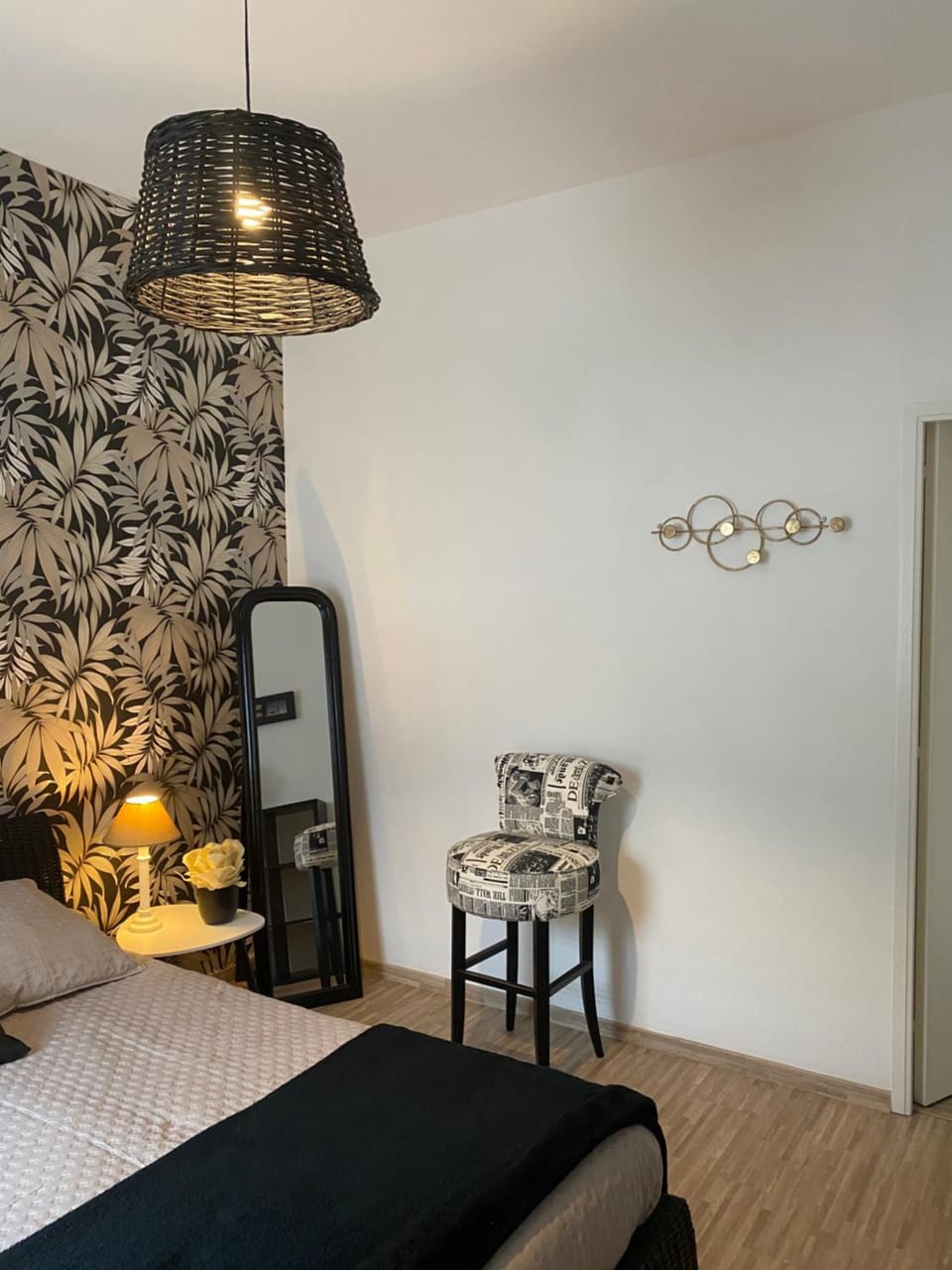 Bed, Photo of the whole room, Decorative detail, Bedroom