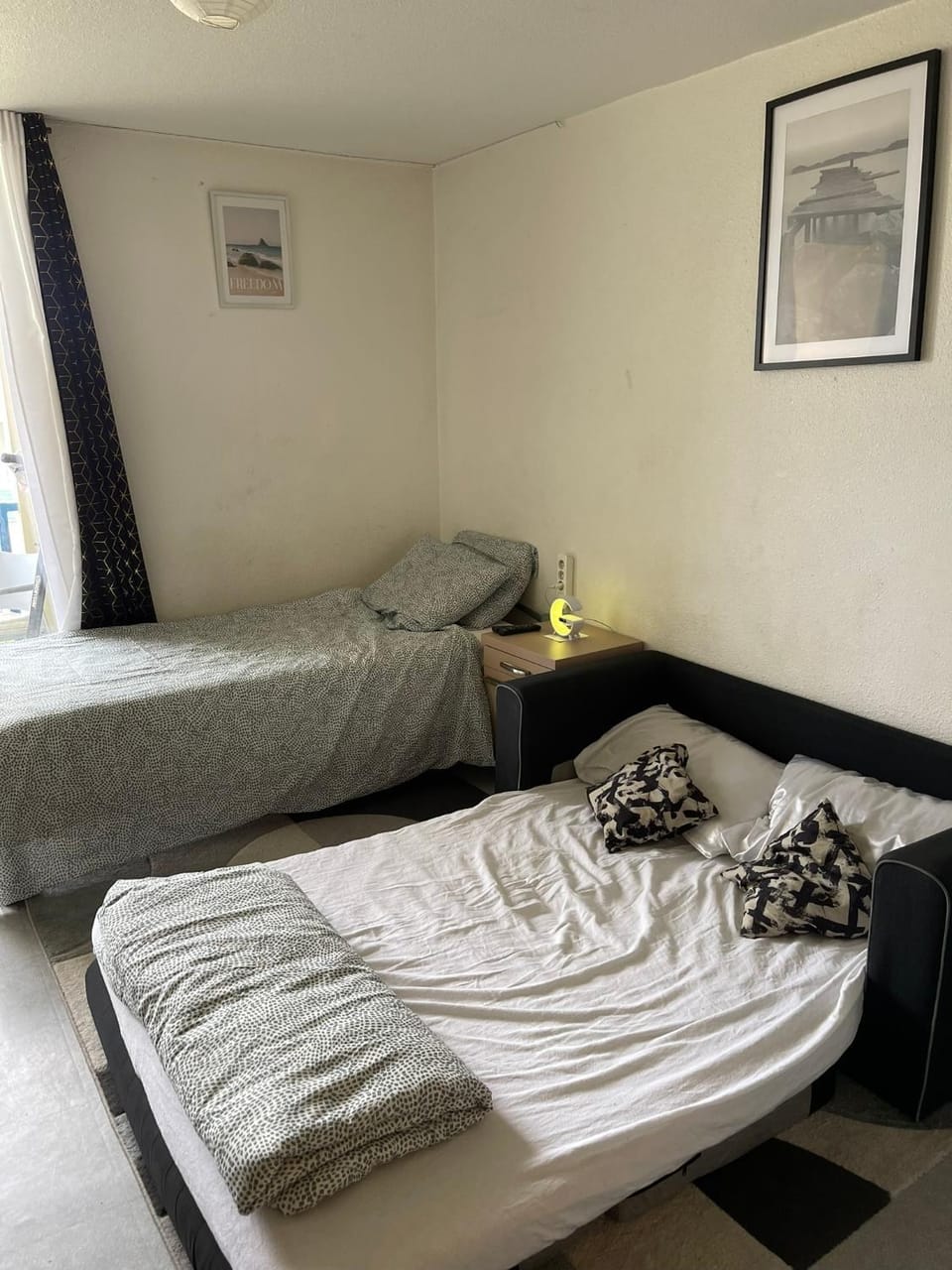 Bed, Photo of the whole room, Seating area, Bedroom