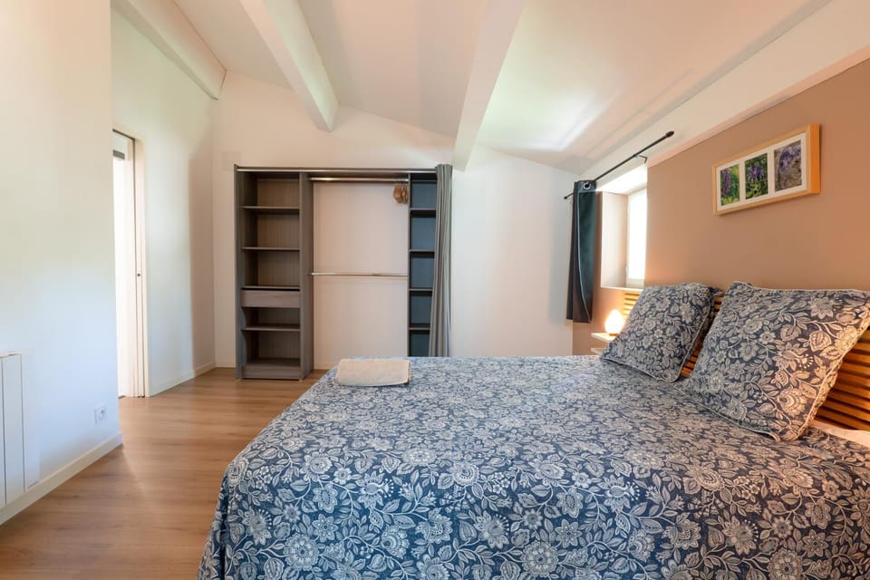 Bed, Photo of the whole room, Bedroom, wardrobe