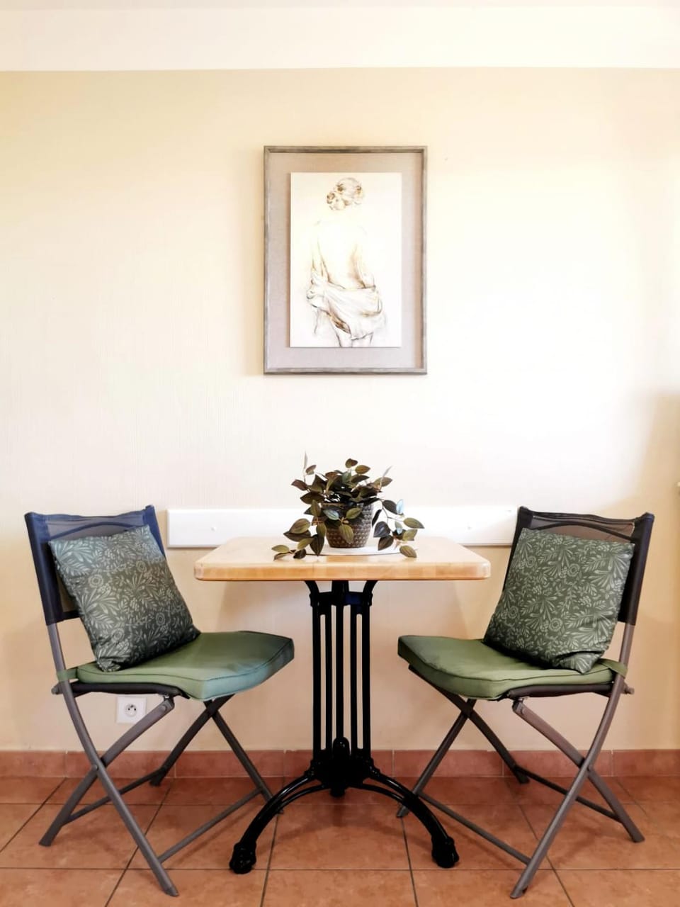 Seating area, Dining area