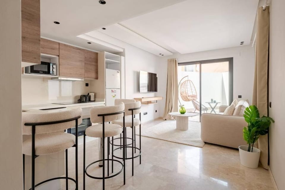 Coffee/tea facilities, Kitchen or kitchenette, Living room, Seating area, Dining area, minibar, pet friendly, stove, toaster