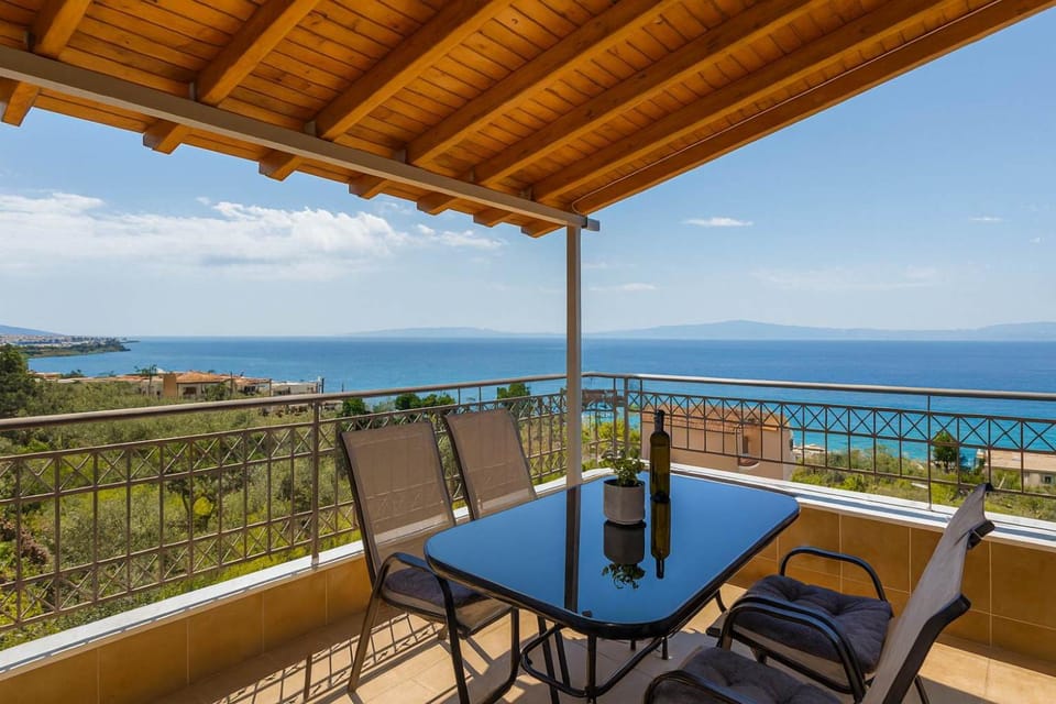 Verga Beachside Getaway with Panoramic Seaviews Apartment in Messenia