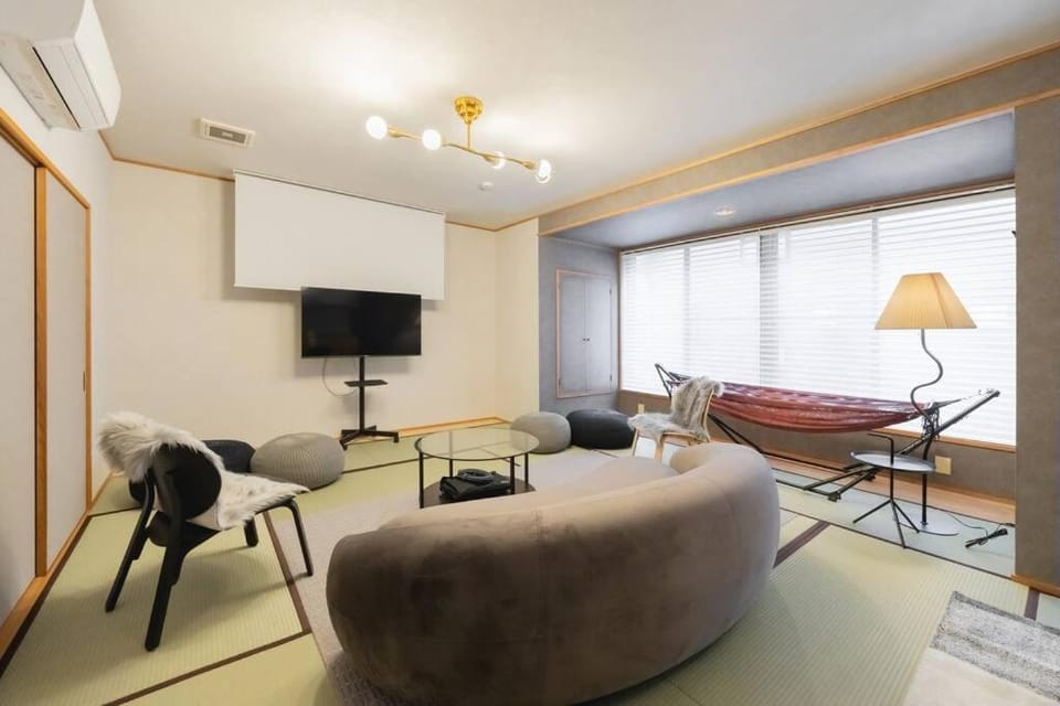 TV and multimedia, Living room, Photo of the whole room, Evening entertainment, Bedroom, air conditioner