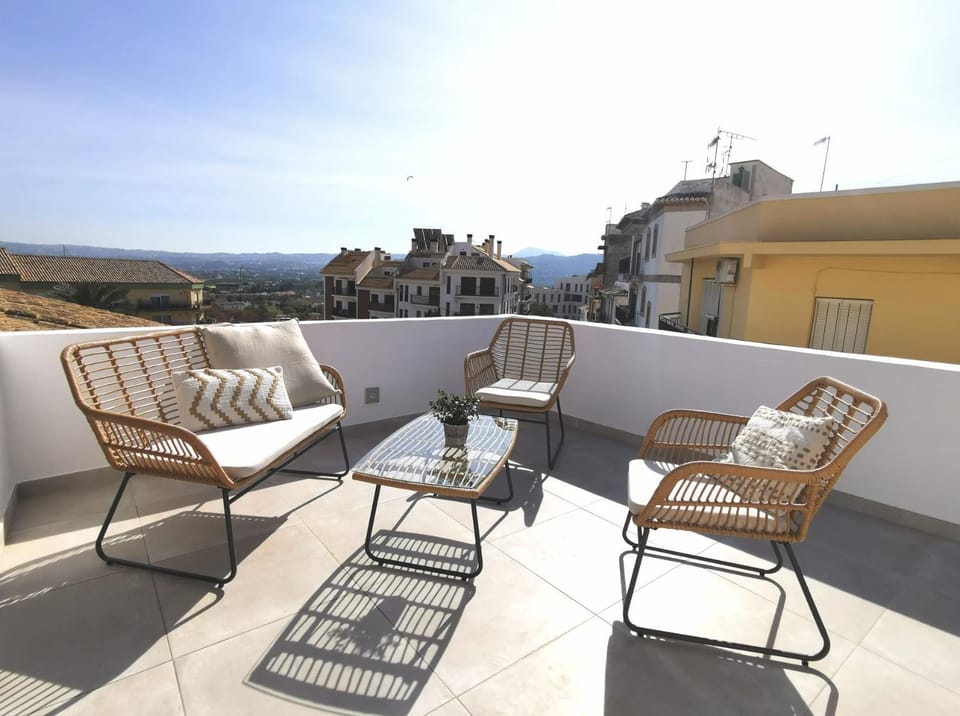 Property building, Patio, Balcony/Terrace, Mountain view