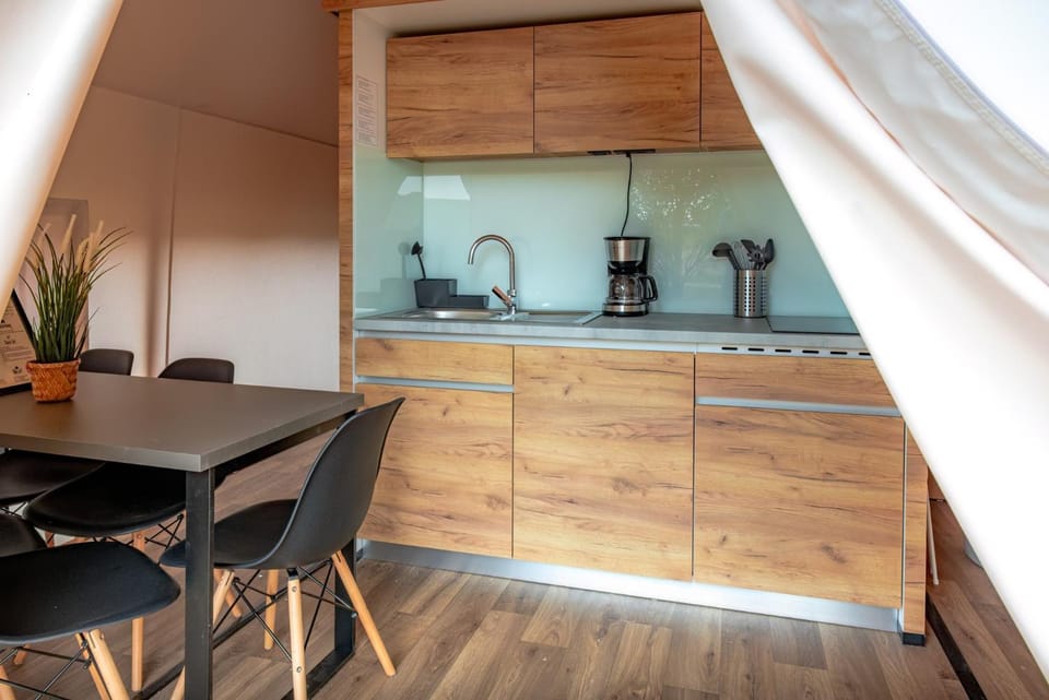 Property building, Kitchen or kitchenette, Living room