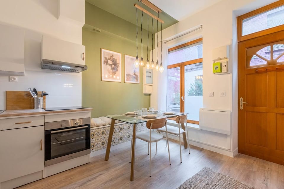 1 bedroom courtyard house typical of Old Lille Bed and Breakfast in Lille