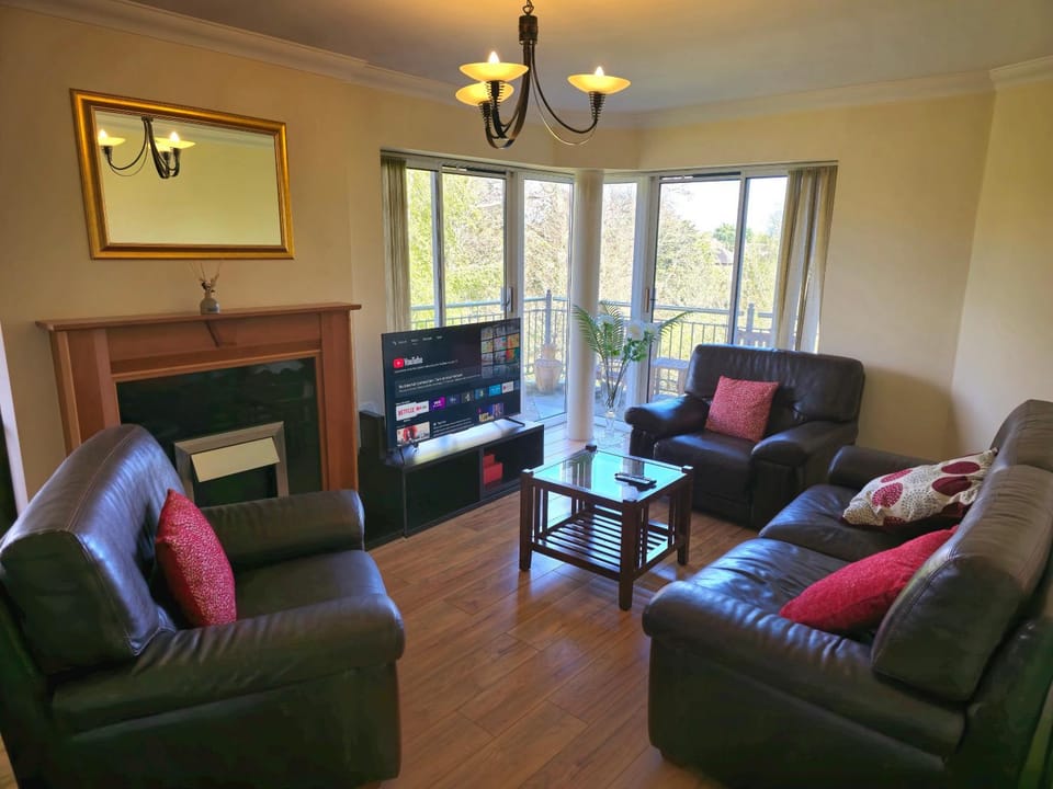 TV and multimedia, Living room, Seating area