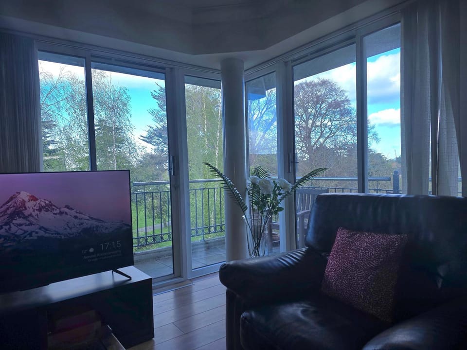 Natural landscape, View (from property/room), Balcony/Terrace, Living room, Seating area