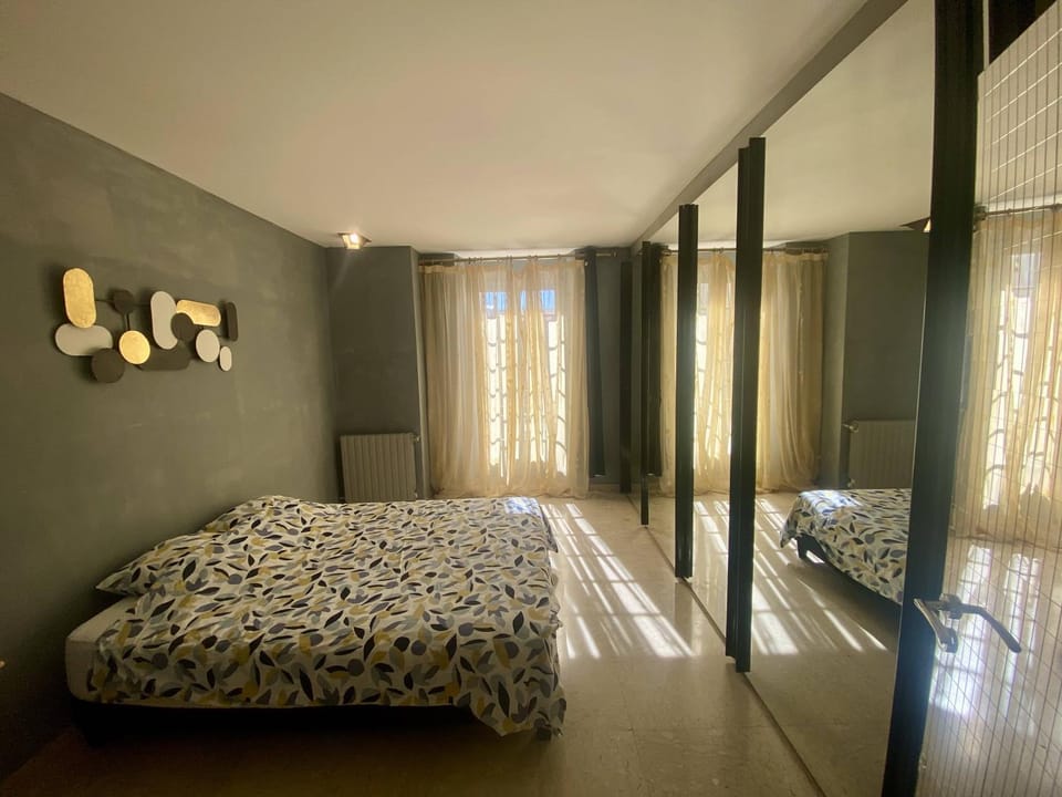 Photo of the whole room, Bedroom