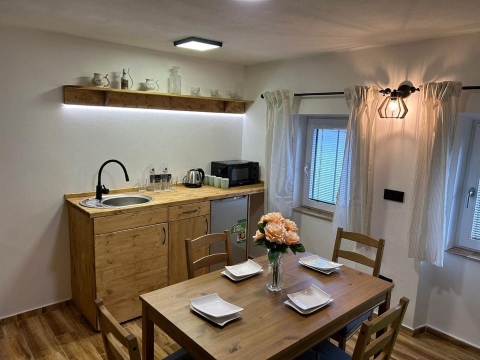 Coffee/tea facilities, Kitchen or kitchenette, Dining area, pet friendly