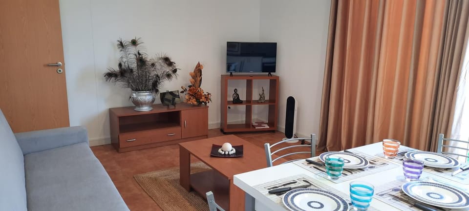 Communal lounge/ TV room, Dining area