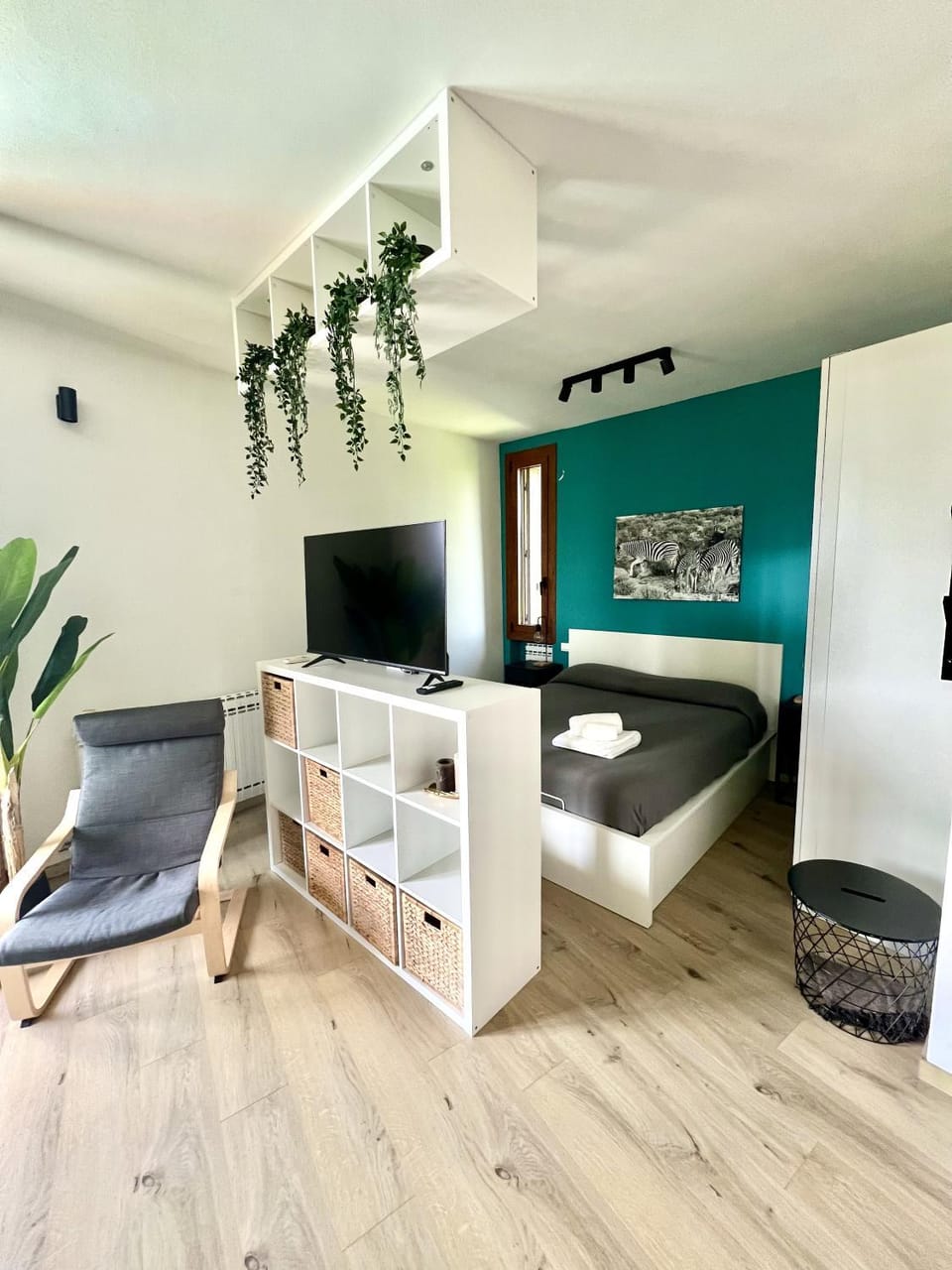 TV and multimedia, Photo of the whole room, Bedroom