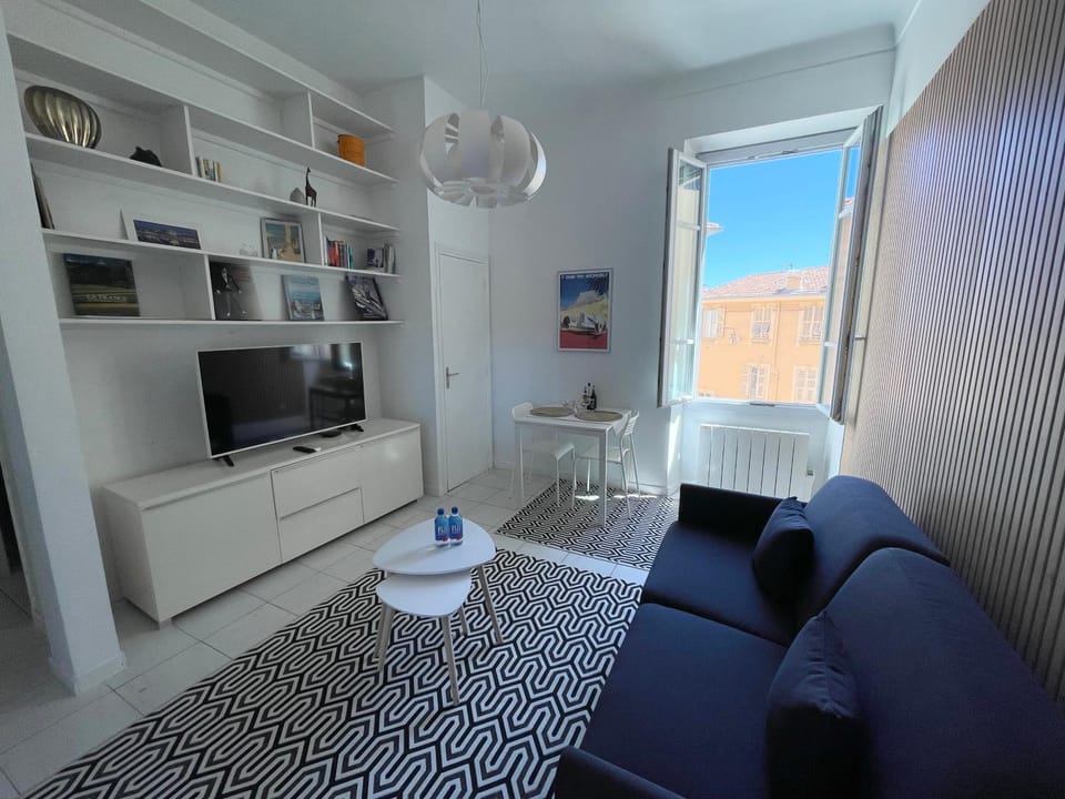 Communal lounge/ TV room, TV and multimedia, Living room