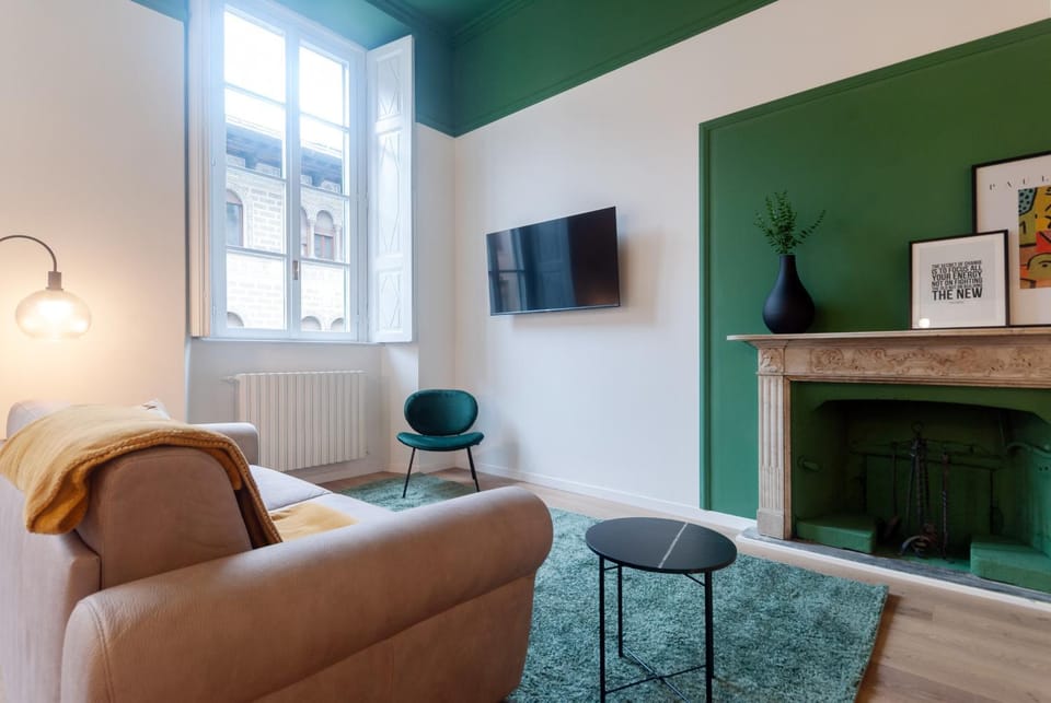 TV and multimedia, Living room, fireplace