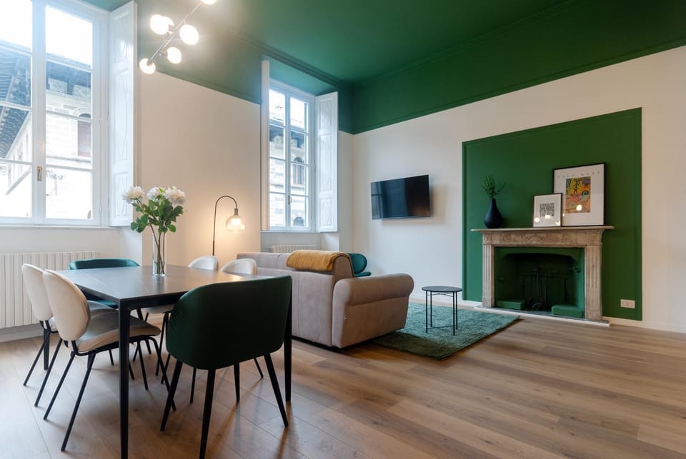 TV and multimedia, Living room, Dining area, fireplace