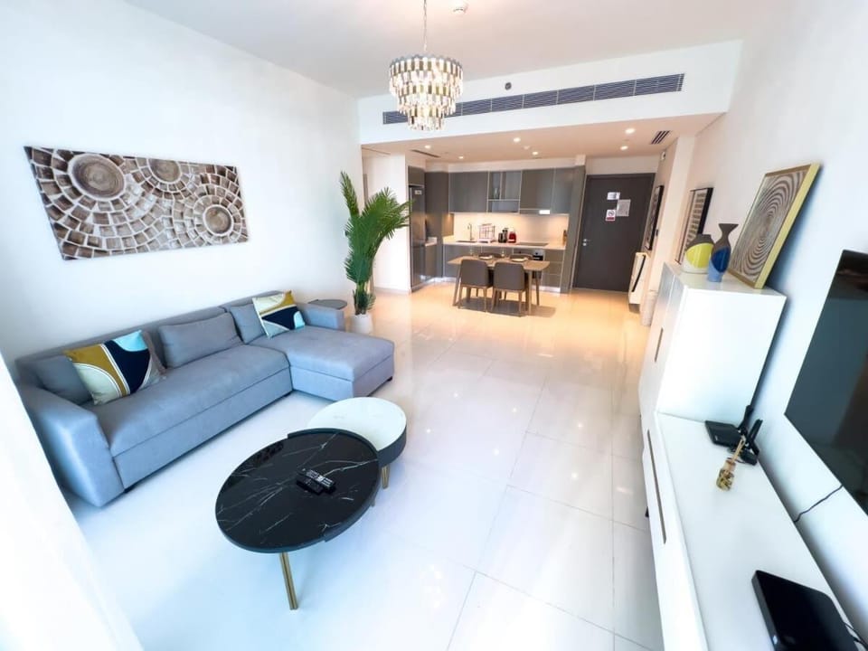 Vibrant 1BR Apartment with Marina & Ocean View Apartment in Dubai