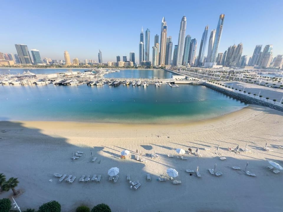 Vibrant 1BR Apartment with Marina & Ocean View Apartment in Dubai