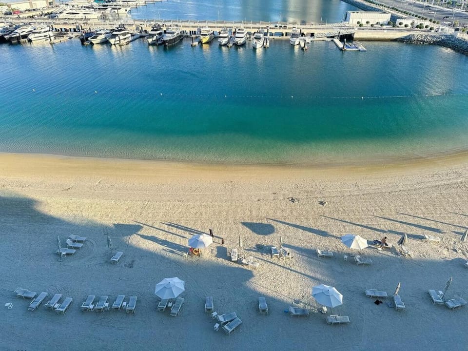 Vibrant 1BR Apartment with Marina & Ocean View Apartment in Dubai
