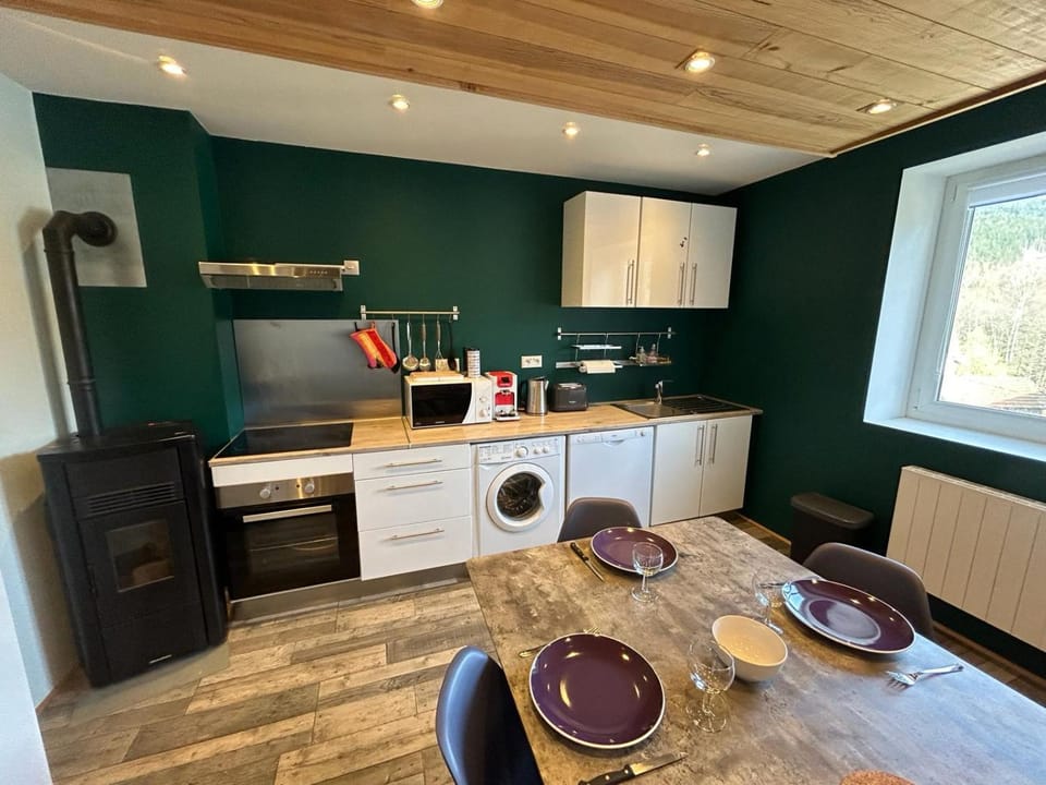 Coffee/tea facilities, Kitchen or kitchenette, Dining area, dishwasher, minibar, pet friendly, stove, toaster