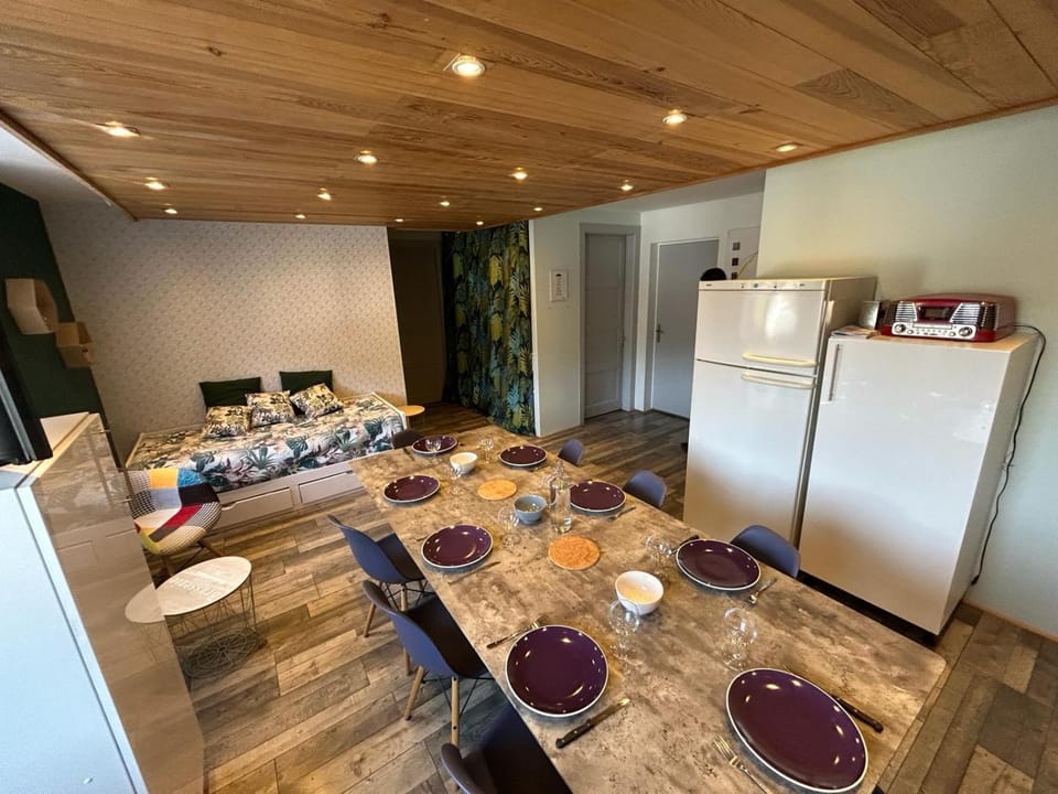 Bed, TV and multimedia, Living room, Dining area, storage
